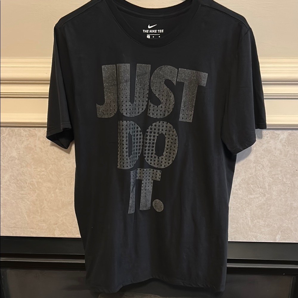 Nike Men's Black Graphic T-Shirt